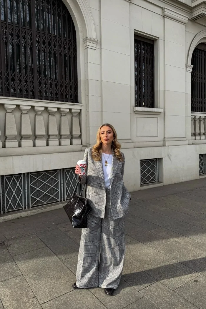 725270D8-1279-4B8A-BB88-DBE45F3774E3